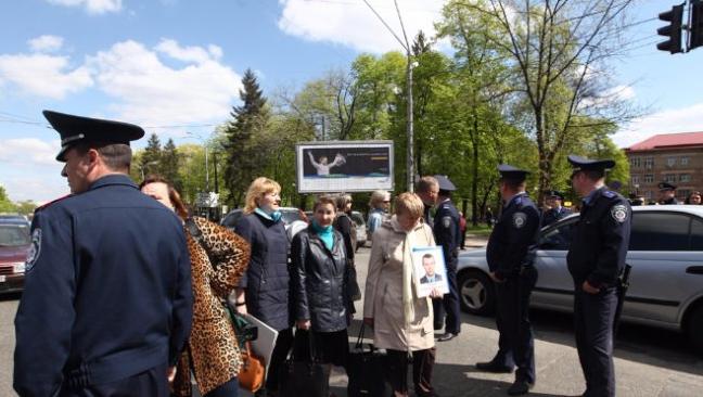Родственники украинских пленных перекрыли проспект в Киеве